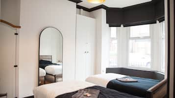 4 bedrooms, iron/ironing board, free WiFi, bed sheets