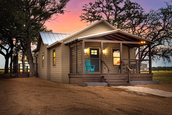 Exterior - Starry Night Cottage 1 (Stonewall)