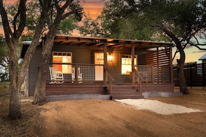 Exterior - Starry Night Cottage 2 (Stonewall)