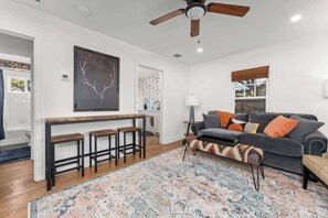 TV - Starry Night Cottage 2 (Stonewall)