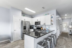 Family Condo, 2 Bedrooms, Non Smoking, Balcony | Private kitchen | Fridge, microwave, oven, stovetop - Romar Lakes 103B (Orange Beach)