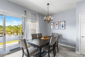 Condo familial, 2 chambres, non-fumeur, balcon | Repas dans la chambre