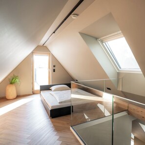 Exclusive Apartment | Premium bedding, memory-foam beds, individually decorated - HOTEL NICE (Laupheim)