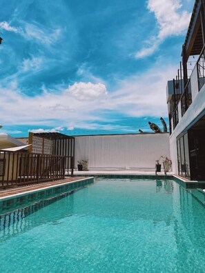 Outdoor pool - Urban Glamp Resort Iloilo (Oton)