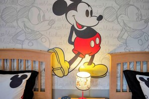 4 多间卧室、熨斗/熨衣板、旅行婴儿床、WiFi