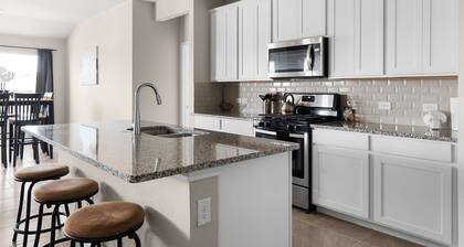 Enchanting 4BR Gem with Sunlit Backyard in Hutto