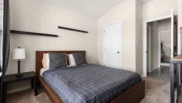 4 bedrooms, desk, iron/ironing board, WiFi