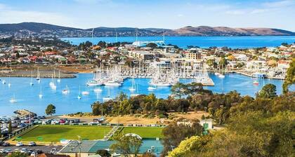 Leura Bayview Retreat - Close to CBD & Air port