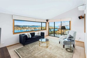 TV, fireplace, stereo, offices - Leura Bayview Retreat - Close to CBD & Air port (Rosny)