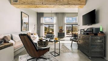 Een smart-tv en een kantoor