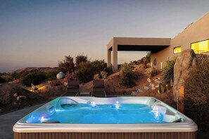 Bañera de hidromasaje al aire libre