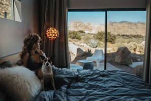 3 sovrum, skrivbord, gratis wi-fi och sängkläder