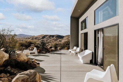 Heaven's View • Pioneertown Luxury, Spa, Views!