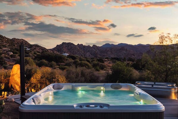 Outdoor spa tub