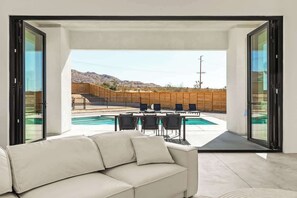 Outdoor dining - Φlympus By The Cohost Company (Joshua Tree)