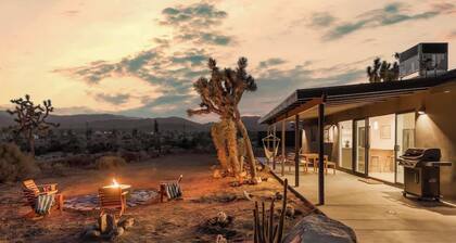 Sage Moon • 5-Acre Pioneertown Escape with Hot Tub