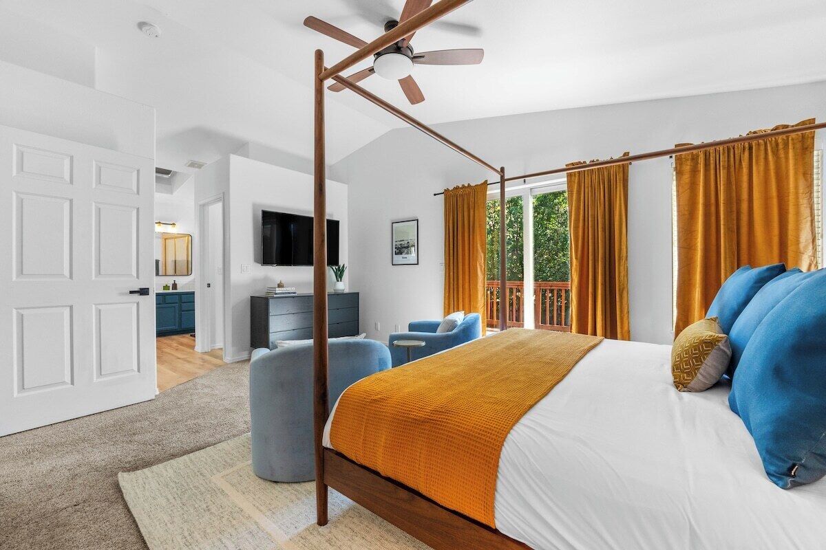 4 室のベッドルーム、デスク、アイロン / アイロン台、旅行用ベビーベッド