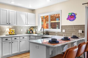 Frigorífic, microones, forn i placa de cuina