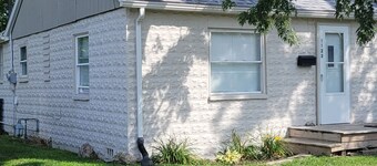 Charming 2-bedroom house with AC, WiFi in gorgeous Sandusky close to Cedar Point