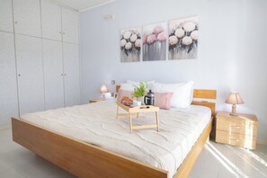 3 bedrooms, iron/ironing board, WiFi, bed sheets