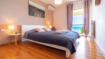 4 slaapkamers, een bureau, een strijkplank/strijkijzer, wifi