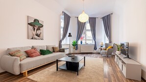 A modern living room with a sofa, coffee table, and a TV stand. - RentPlanet - plac Uniwersytecki (Wroclaw)