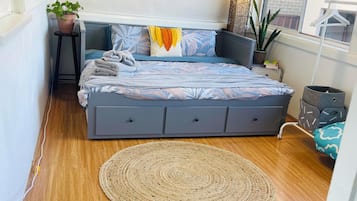 1 bedroom, desk, free WiFi, bed sheets