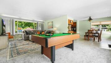 House, 4 Bedrooms, Smoking, Balcony | Bilik permainan