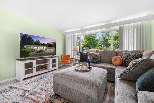 Serenity Shores, Tranquil Retreat in Traverse City