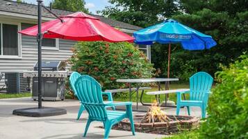 House, 4 Bedrooms, Smoking, Balcony | Tempat makan luar