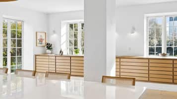 House, 5 Bedrooms, Smoking, Garden View | Interior