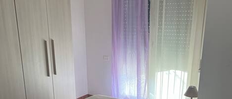 2 slaapkamers, een strijkplank/strijkijzer, gratis wifi, beddengoed