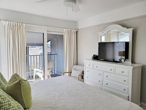 3 slaapkamers, een strijkplank/strijkijzer, gratis wifi, beddengoed