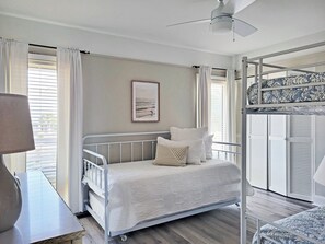 3 soverom, strykejern/-brett, wi-fi (inkludert) og sengetøy