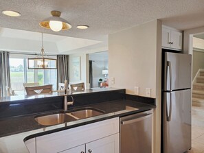 Kühlschrank, Mikrowelle, Ofen, Geschirrspüler