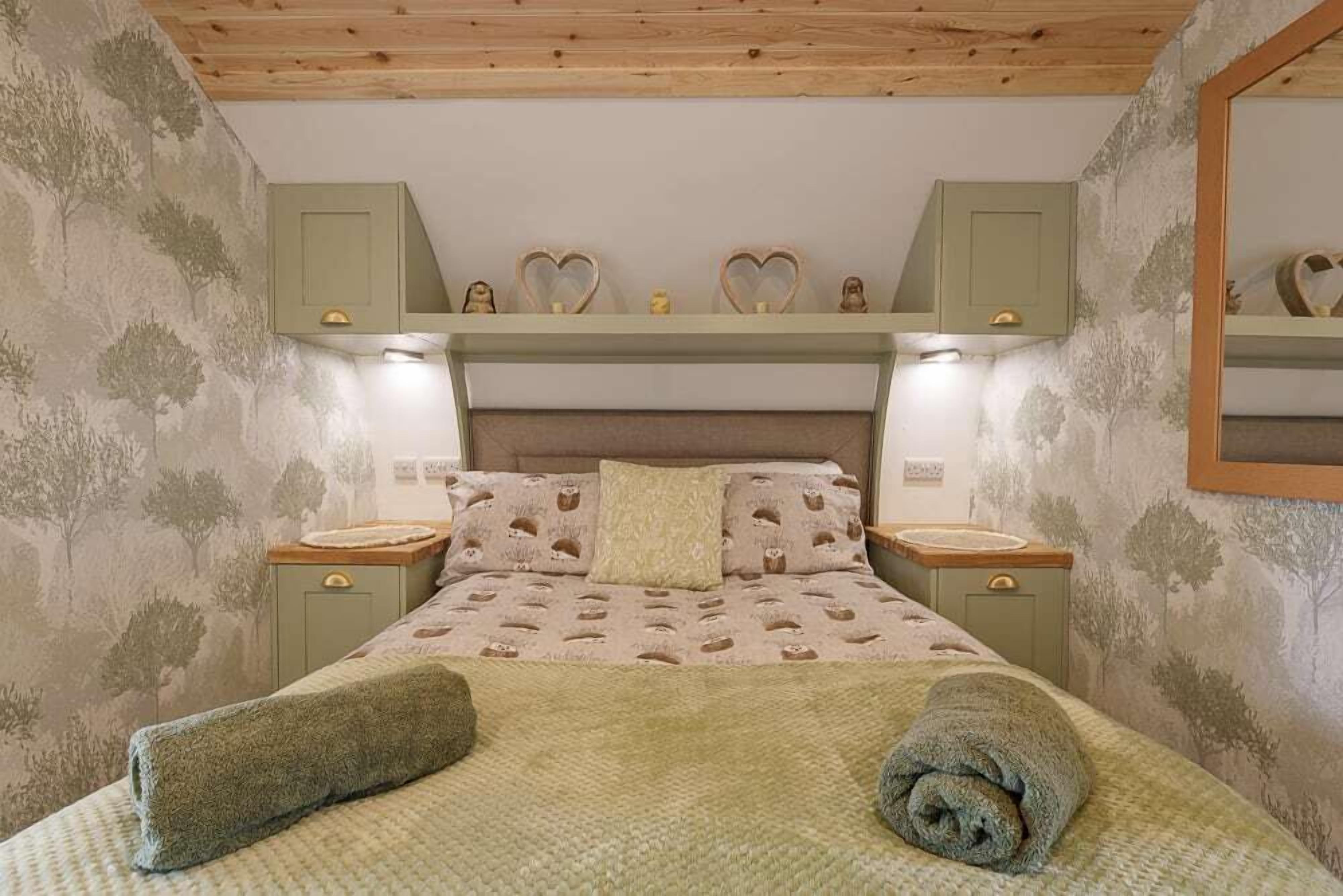 1 bedroom, travel crib, WiFi, bed sheets