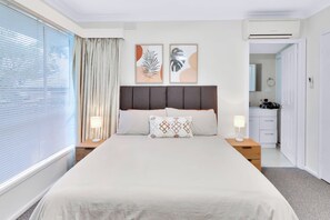 3 bedrooms, iron/ironing board, bed sheets