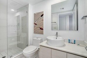 タオル、石鹸、トイレットペーパー