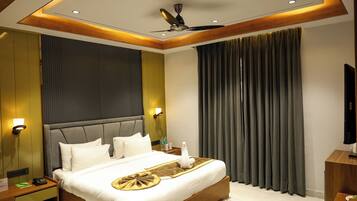 Suite | Minibar, desk, free WiFi, bed sheets