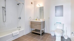 Shower, hair dryer, towels - Modern Apt Near Kendall Square with Courtyard (Cambridge MA)