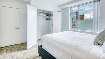 2 bedrooms, desk, iron/ironing board, WiFi