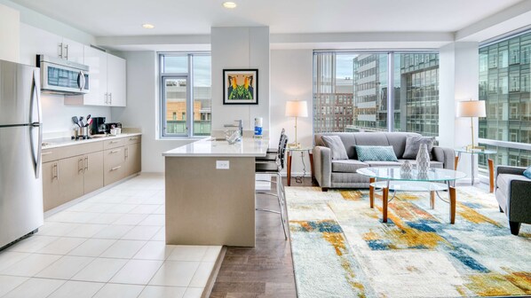 Fridge, microwave, oven, stovetop - Modern Apt Near Kendall Square with Courtyard (Cambridge MA)