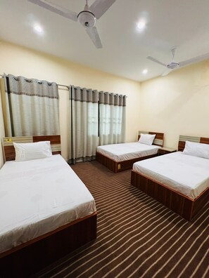 Triple Room | Free WiFi - Chandi Hotel and Apartments (Peshawar)