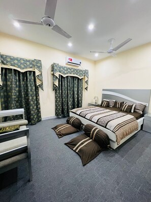 Grand Room | Free WiFi - Chandi Hotel and Apartments (Peshawar)