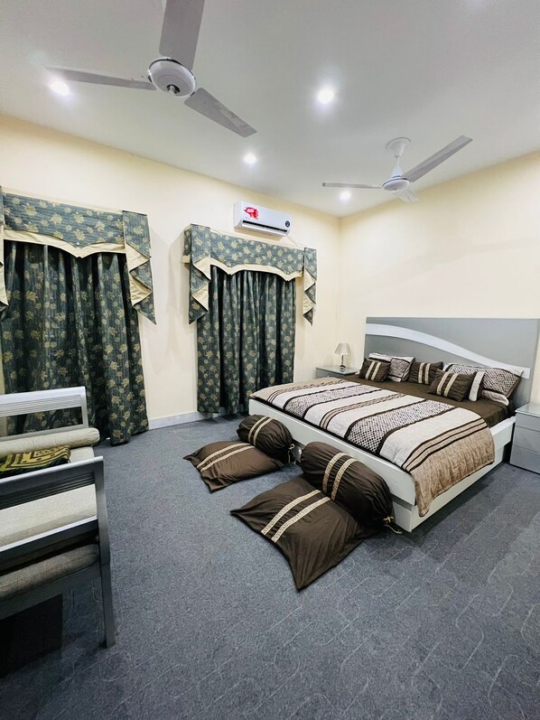 Grand Room | Free WiFi - Chandi Hotel and Apartments (Peshawar)