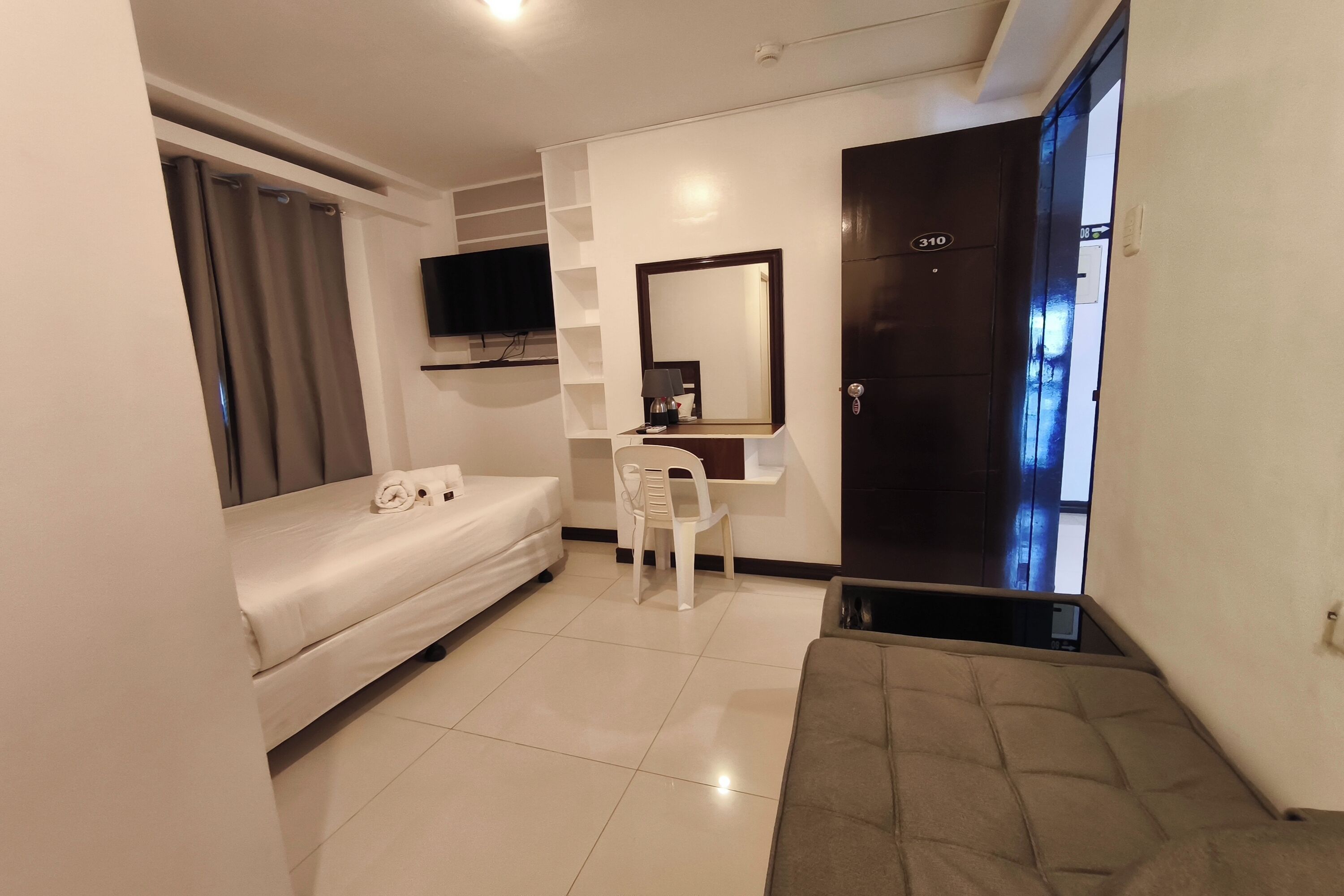 Standard Double Room | Free WiFi, bed sheets