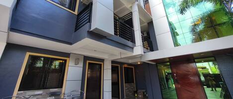 Fachada de la propiedad