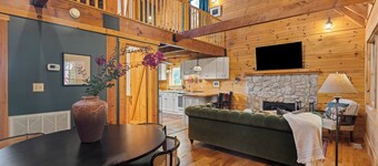 Luxury Cabin on 6 Acres w/ Mountain Views Near Nelson 151 & Wintergreen