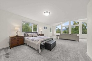 4 slaapkamers, reisbedje, wifi, beddengoed