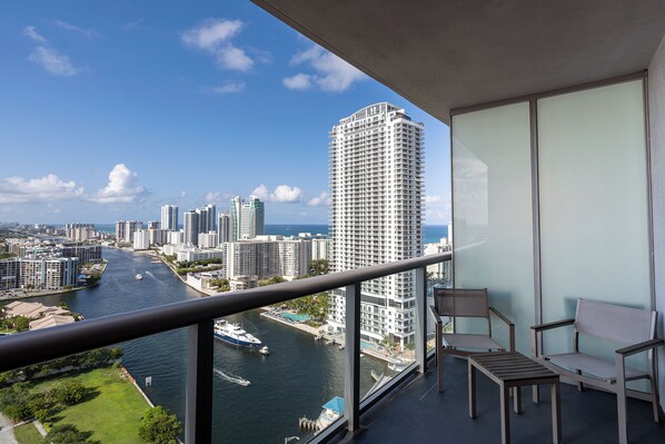 Property grounds - Panoramic Oceanview Apartment (Hallandale)
